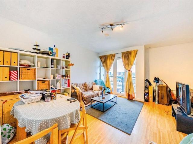 Apartment for rent in Reach, Greater London