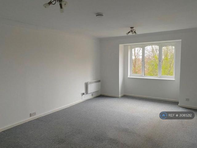 Apartment for rent in Blackwell, Mid Sussex