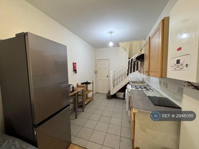 Flat for rent in London Borough of Hounslow, Greater London