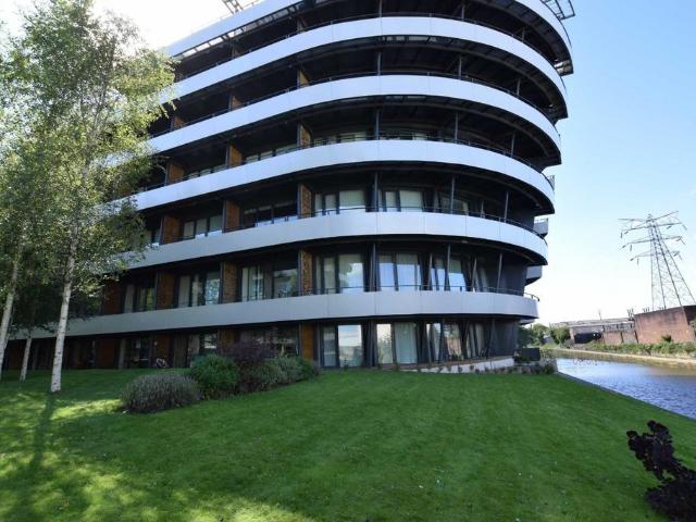 Flat for rent in Broadheath, Trafford Park