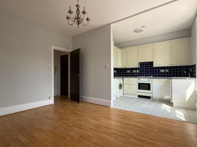 Apartment for rent in New Southgate, Greater London