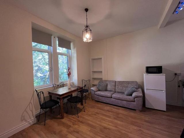 Apartment for rent in Hillside, Leith