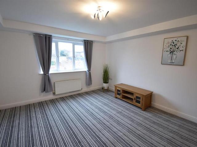 Apartment for rent in Charlesworth, East Midlands