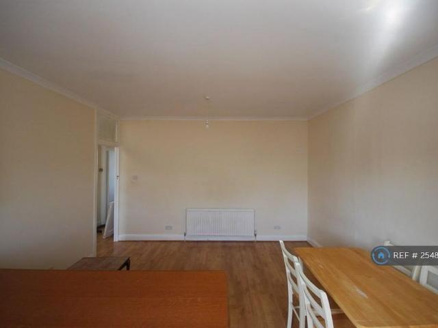 Apartment for rent in Whetstone, Greater London