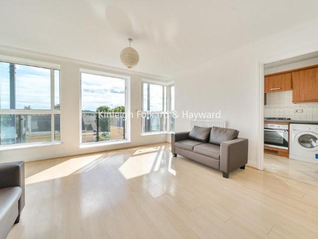 Flat for rent in Chatterton Village, Greater London