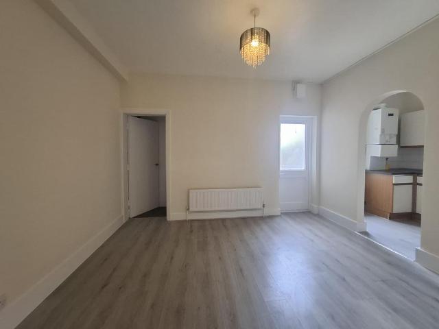 Flat for rent in Ponders End, Greater London