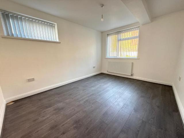 Apartment for rent in Dixons Green, West Midlands