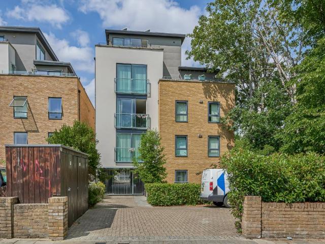 Flat for rent in Clapham, Greater London