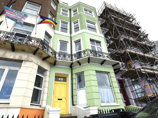 Flat for rent in Bohemia, Guestling Green