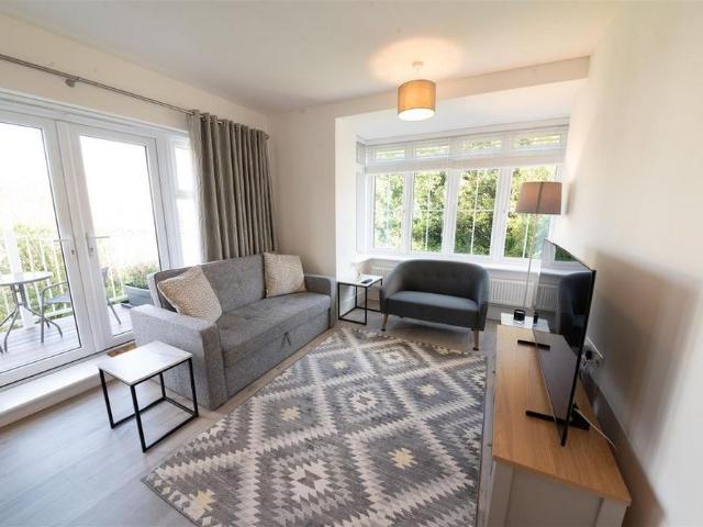 Apartment for rent in Hawkenbury, Sandown Park
