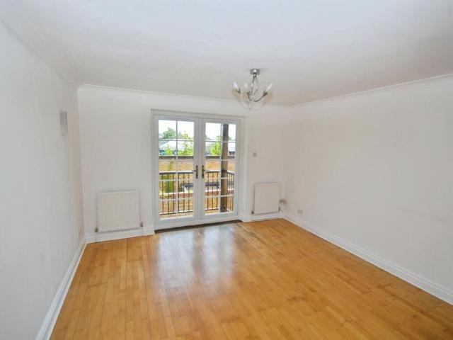 Apartment for rent in Hampton Hill, Greater London