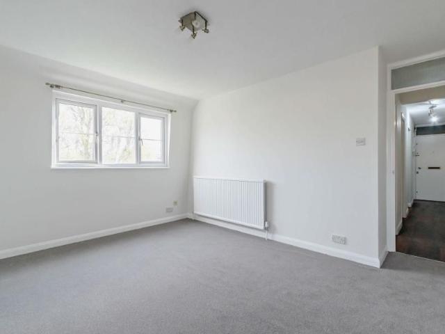 Apartment for rent in Amersham and Villages Community Board, Amersham