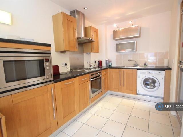 Flat for rent in The Image, Pouchen End