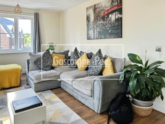 Apartment for rent in Fole, Surrey
