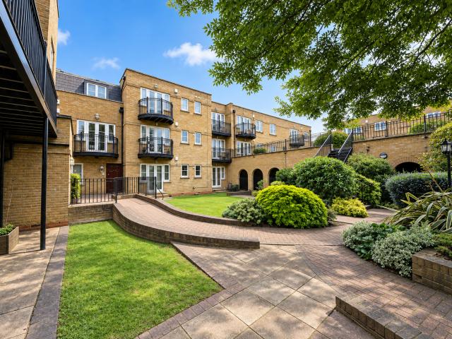 Apartment for rent in London Borough of Enfield, Greater London