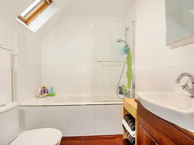 Apartment for rent in Blackhills, Surrey