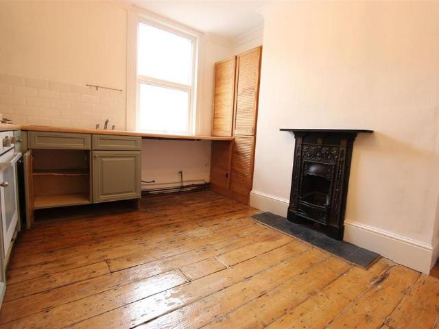 Apartment for rent in Bush Hill Park, Greater London