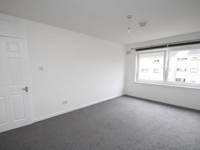 Apartment for rent in Summerston, Scotland