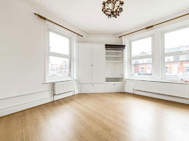 Apartment for rent in East Twickenham, Greater London