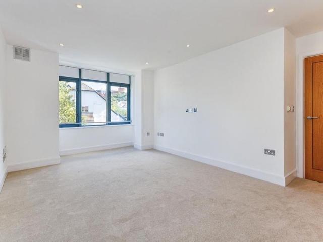 Apartment for rent in London Borough of Sutton, Greater London