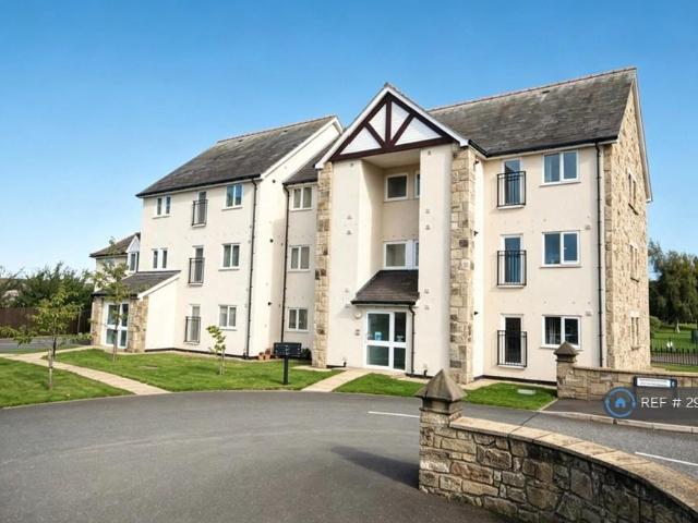 Flat for rent in Coedpoeth, Wales