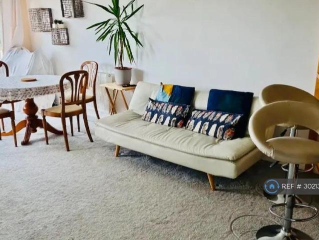 Flat for rent in Lychpit, Priest Down