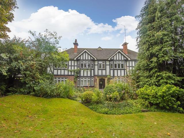 Flat for rent in Hampton Hill, Greater London