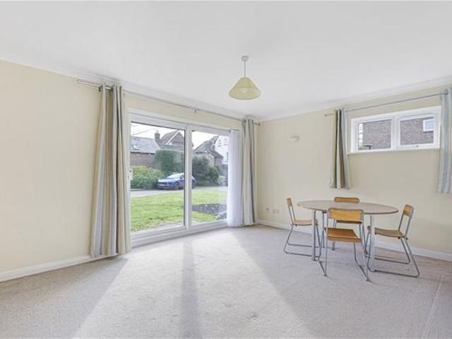 Apartment for rent in Hatching Green, Five Acres