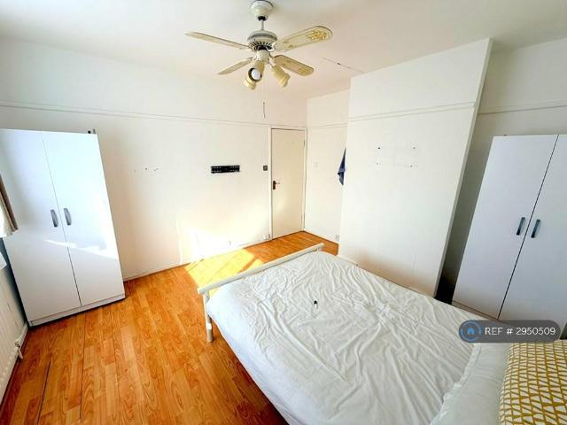 Flat for rent in London Borough of Merton, Greater London