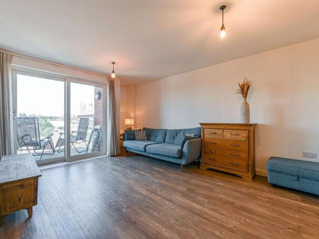 Apartment for rent in Shortlands, Greater London