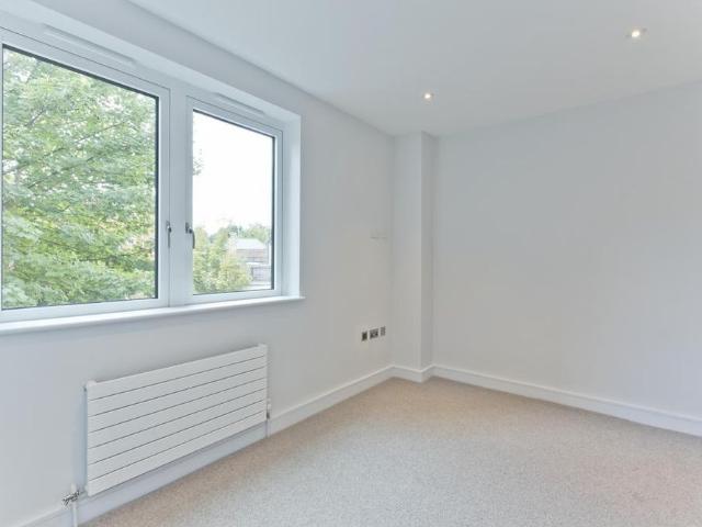Apartment for rent in Lower Green Esher, Blackhills