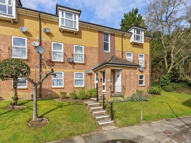 Flat for rent in Totteridge, Buckinghamshire