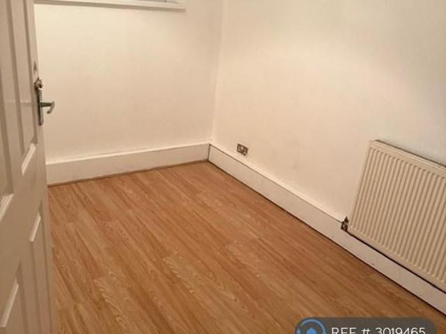 Apartment for rent in East Wickham, Greater London