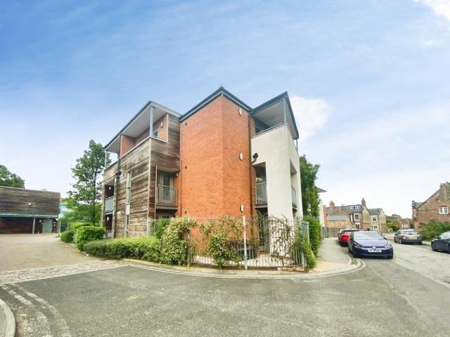 Flat for rent in Scarcroft, York