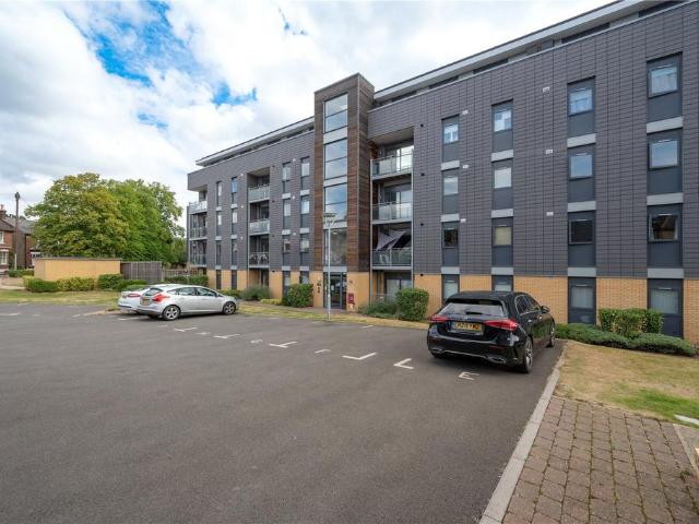 Flat for rent in St Albans, Five Acres