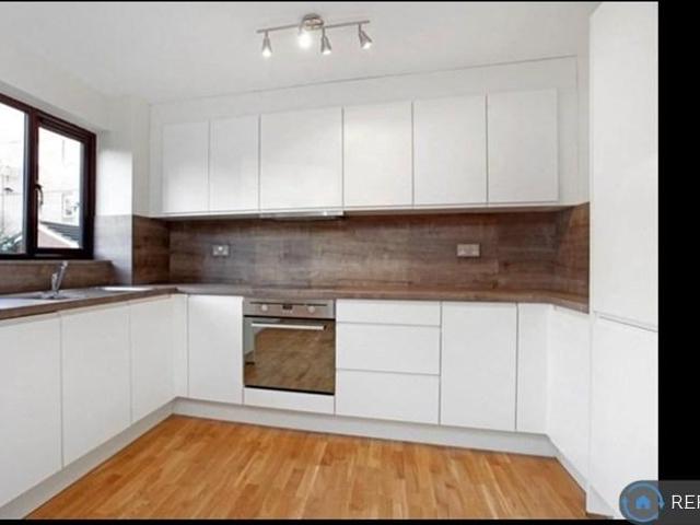 Flat for rent in London Borough of Lewisham, Greater London
