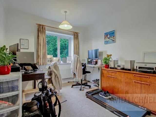 Apartment for rent in Northwood, Greater London