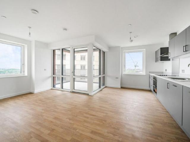 Apartment for rent in Roding Riverside, Greater London