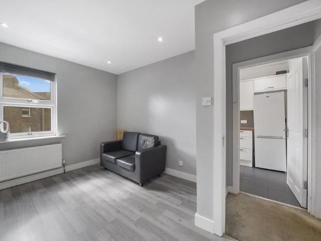 Apartment for rent in London Borough of Ealing, Hanwell
