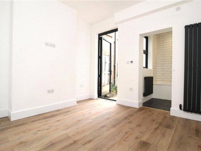 Apartment for rent in London Borough of Ealing, Greater London