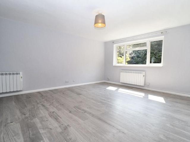 Apartment for rent in Broadwater Down, Sandown Park