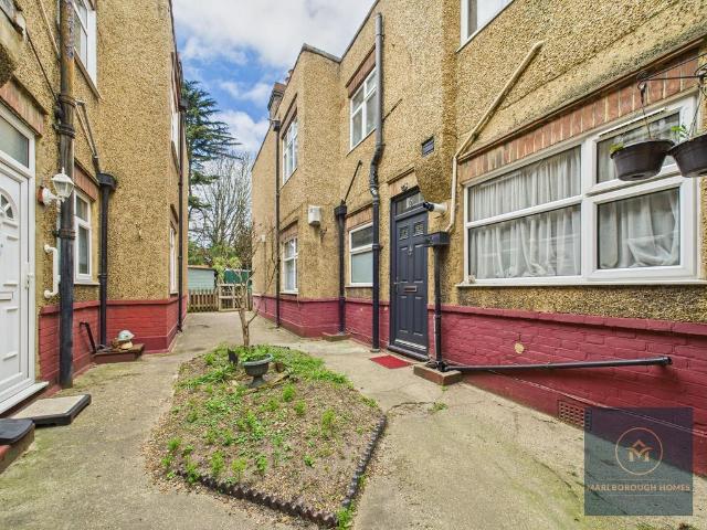Flat for rent in South Woodford, Greater London
