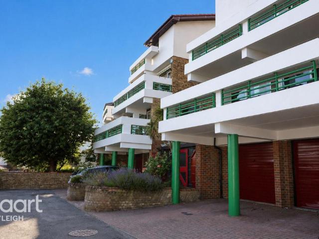 Flat for rent in Vange, Essex