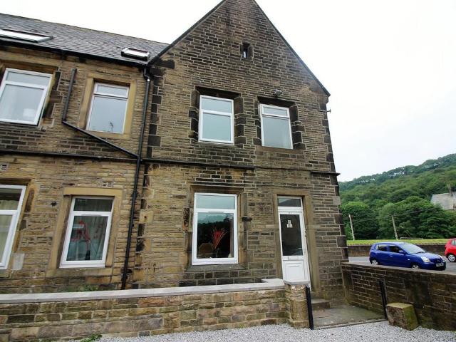Flat for rent in Copley, Savile Park