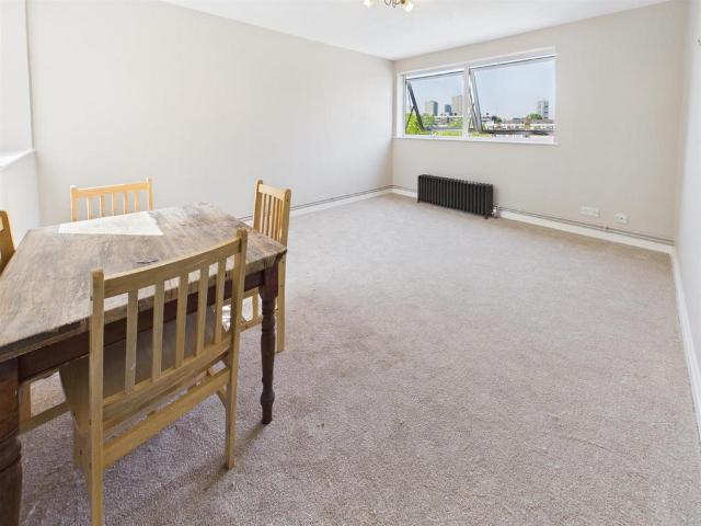 Flat for rent in Battersea, Greater London