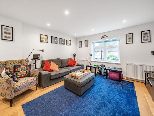 Apartment for rent in Elmbridge, Surrey