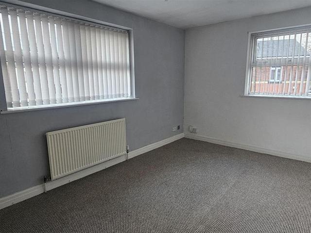 Flat for rent in Barton upon Irwell, Salford