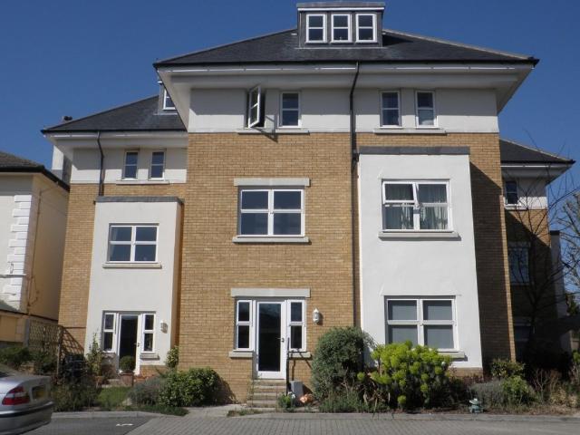 Apartment for rent in Redhill, Reigate and Banstead