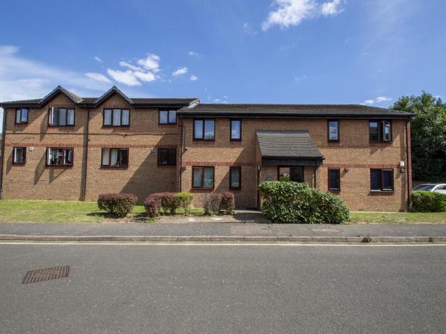 Flat for rent in Charlton, Greater London