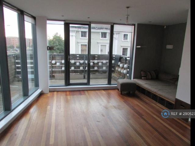Flat for rent in Chinatown, Calderstones